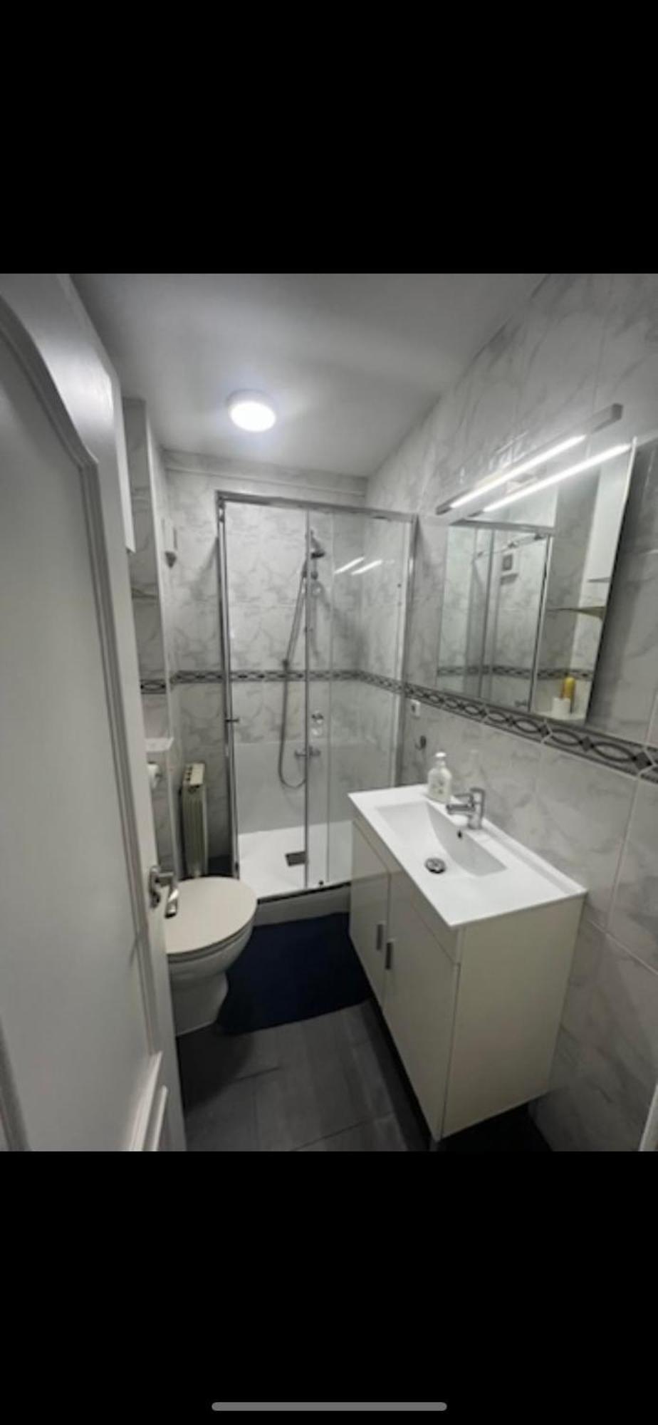 Bed Vallecas Hotel มาดริด ภายนอก รูปภาพ